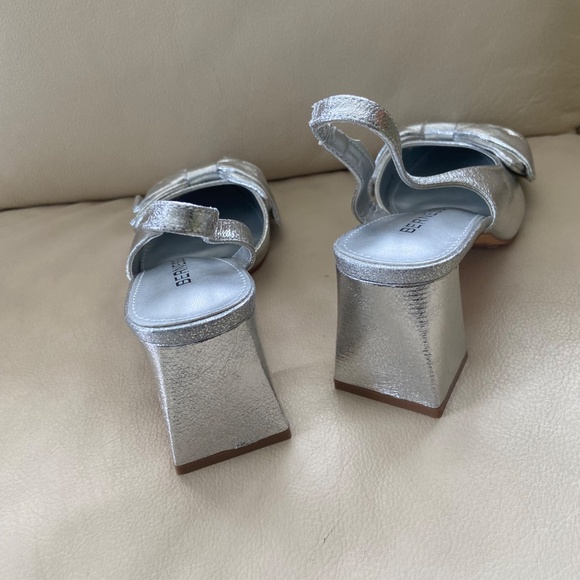 Silver low heel back out shors - Picture 3 of 3